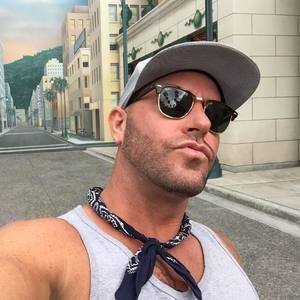 Meet your Posher, Christopher